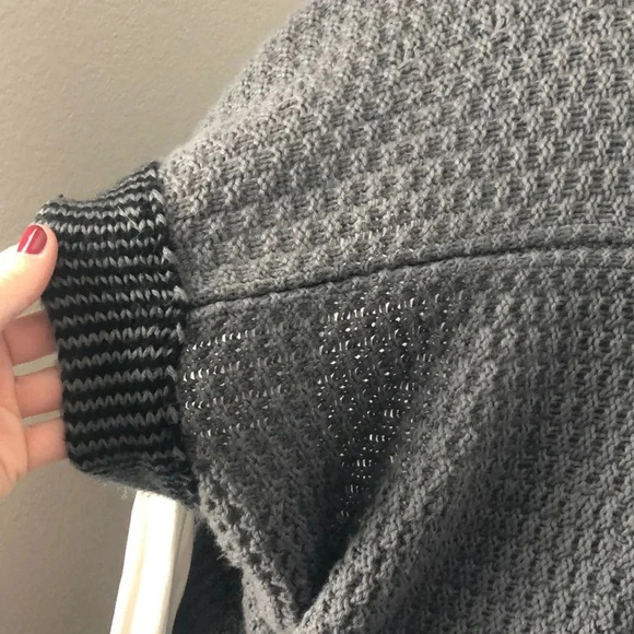 Forever 21 Sweater Shrug - Picture 4 of 4